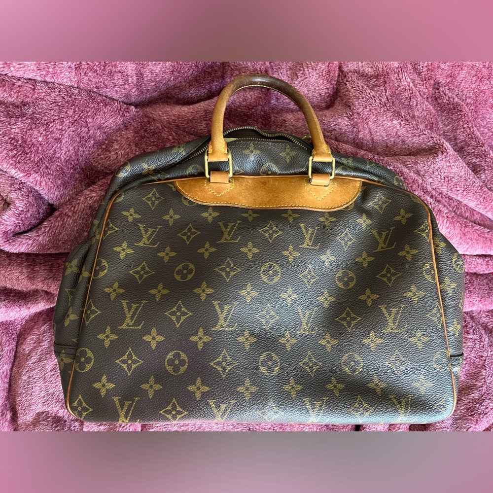 LOUIS VUITTON Deauville Travel Bag in Monogram Canvas and Vachetta Leather